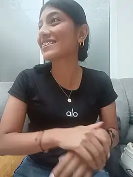 YeseniaRodriguez3 online show from 07-29-26, 12:25