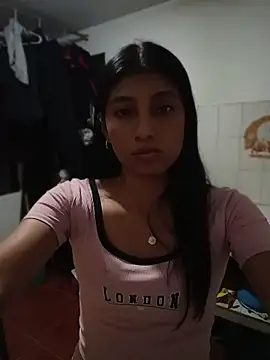 YeseniaRodriguez3 online show from 08-01-26, 12:32