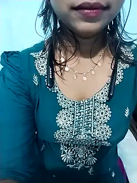 Snapshot of cute_mahi07 chatting on 11-04-25, 11:04 cute mahi07 online show from 11-04-25, 11:04