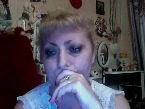 Snapshot of xHot_Amazonq chatting on 10-26-25, 05:13 xHot Amazonq online show from 10-26-25, 05:13