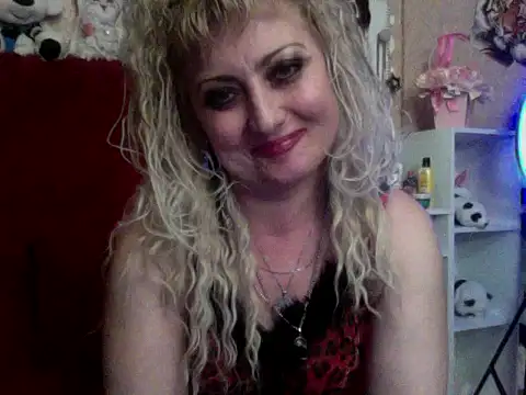 Snapshot of xHot_Amazonq chatting on 10-31-25, 01:06 xHot Amazonq online show from 10-31-25, 01:06