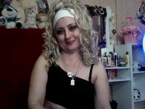 Snapshot of xHot_Amazonq chatting on 11-02-25, 10:23 xHot Amazonq online show from 11-02-25, 10:23