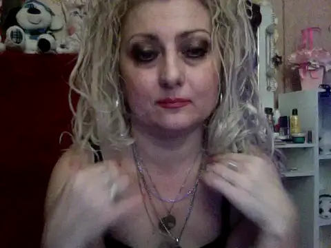 Snapshot of xHot_Amazonq chatting on 11-06-25, 04:41 xHot Amazonq online show from 11-06-25, 04:41