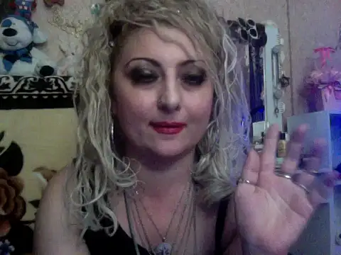 Snapshot of xHot_Amazonq chatting on 11-16-25, 04:56 xHot Amazonq online show from 11-16-25, 04:56