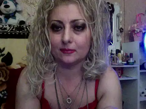 Snapshot of xHot_Amazonq chatting on 11-19-25, 06:41 xHot Amazonq online show from 11-19-25, 06:41