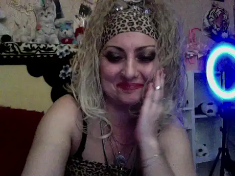 Snapshot of xHot_Amazonq chatting on 11-21-25, 08:29 xHot Amazonq online show from 11-21-25, 08:29