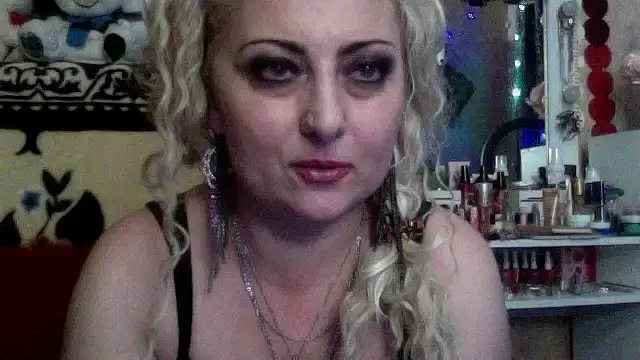 Snapshot of xHot_Amazonq chatting on 12-02-25, 05:52 xHot Amazonq online show from 12-02-25, 05:52