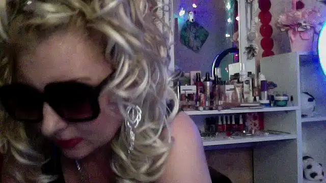 Snapshot of xHot_Amazonq chatting on 12-03-25, 09:13 xHot Amazonq online show from 12-03-25, 09:13