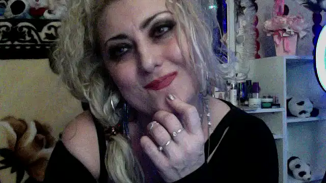 Snapshot of xHot_Amazonq chatting on 01-15-26, 07:28 xHot Amazonq online show from 01-15-26, 07:28