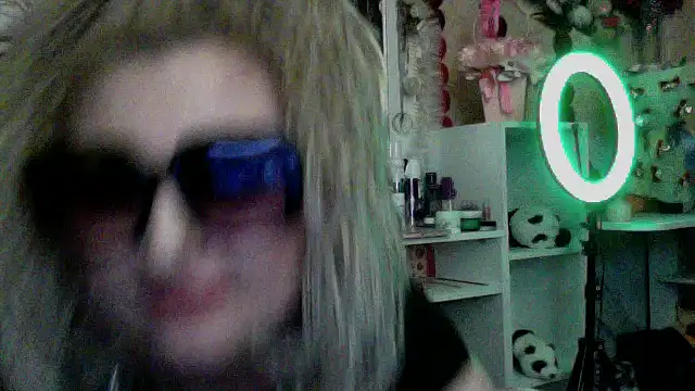 Snapshot of xHot_Amazonq chatting on 01-16-26, 10:03 xHot Amazonq online show from 01-16-26, 10:03