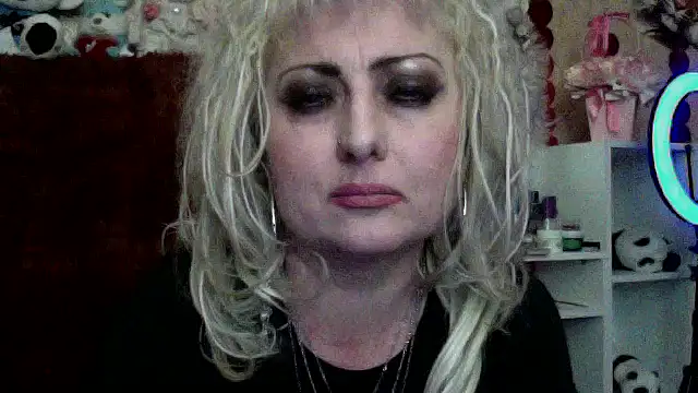 Snapshot of xHot_Amazonq chatting on 01-17-26, 06:44 xHot Amazonq online show from 01-17-26, 06:44