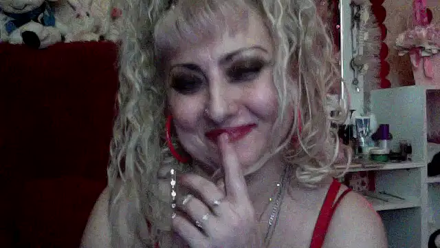 Snapshot of xHot_Amazonq chatting on 02-15-26, 07:43 xHot Amazonq online show from 02-15-26, 07:43