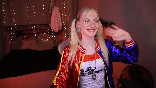 MonicaVelen online show from 10-28-25, 06:28