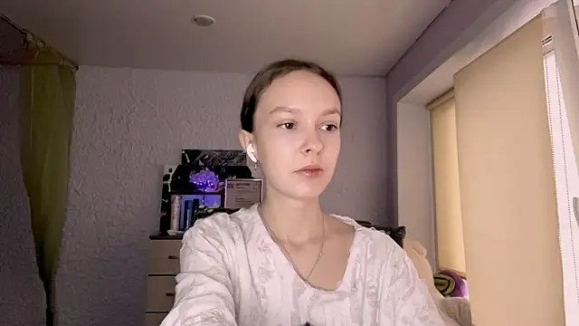 Snapshot of CannyTammy chatting on 10-26-25, 10:10 CannyTammy online show from 10-26-25, 10:10