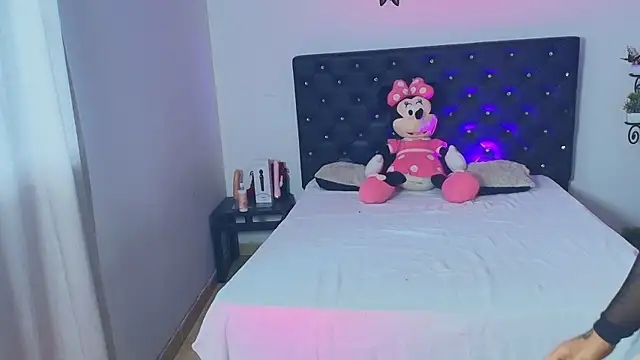 GiannaRoberts online show from 11-14-25, 12:48