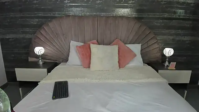 Snapshot of Nayla_Monroee chatting on 04-15-26, 09:15 Nayla Monroee online show from 04-15-26, 09:15