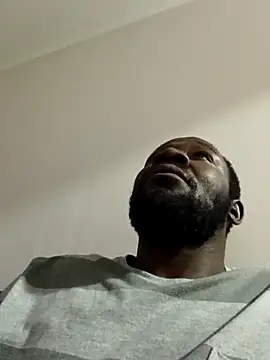 Snapshot of shoodly99 chatting on 11-01-25, 02:35 shoodly99 online show from 11-01-25, 02:35