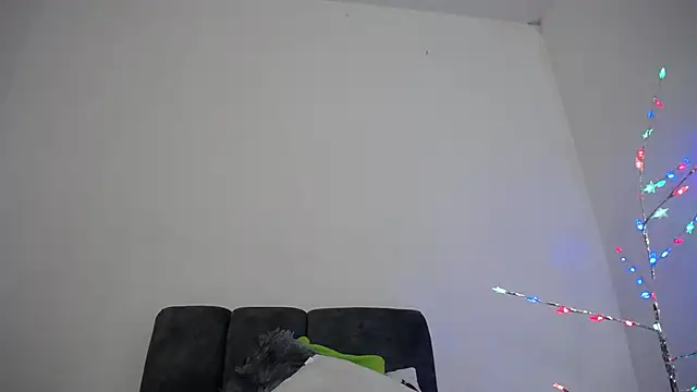 Mia fox29 online show from 12-18-25, 10:32