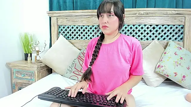 Cassandra Armani online show from 03-22-26, 04:27