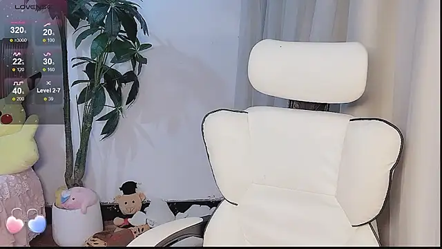 Snapshot of Tangt- chatting on 12-22-25, 12:35 Tangt- online show from 12-22-25, 12:35