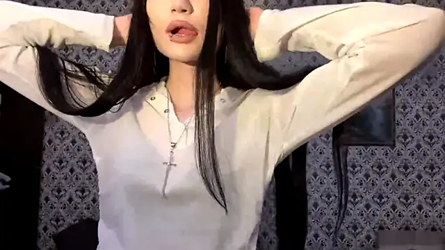 SofiaDreams09 online show from 11-17-25, 03:18