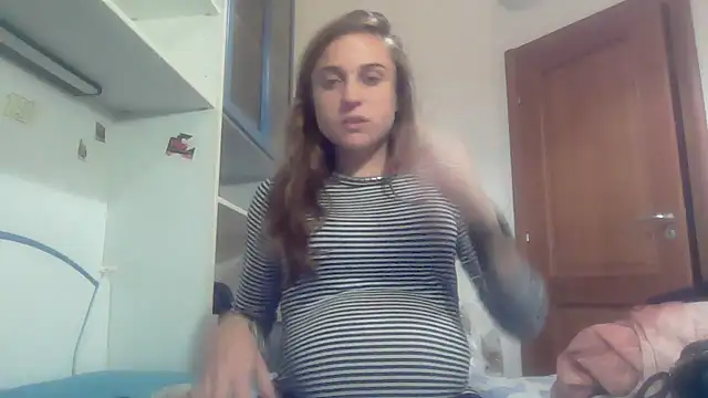 SinnEmily online show from 12-18-25, 05:52