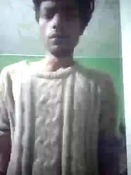 Snapshot of Luckysucks chatting on 11-02-25, 03:03 Luckysucks online show from 11-02-25, 03:03