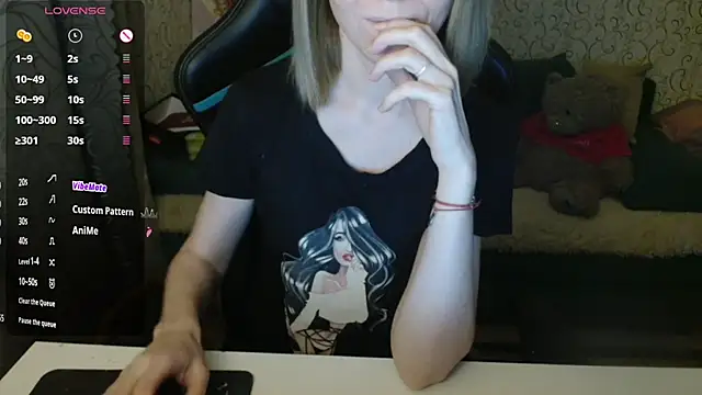  Alisa Allison  online show from 10-28-25, 02:31