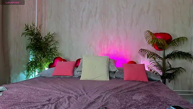 Snapshot of May_Yam chatting on 04-16-26, 12:44 May Yam online show from 04-16-26, 12:44