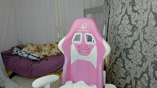 Snapshot of May_Yam chatting on 04-23-26, 01:07 May Yam online show from 04-23-26, 01:07