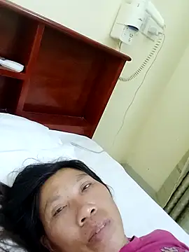 bella-la online show from 11-17-25, 02:23