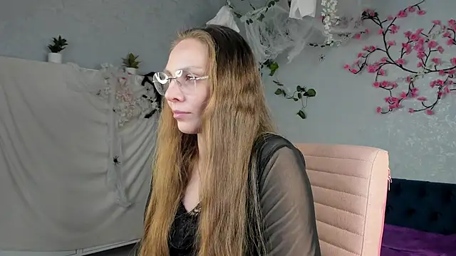 Snapshot of Olga_Cat chatting on 10-28-25, 03:32 Olga Cat online show from 10-28-25, 03:32