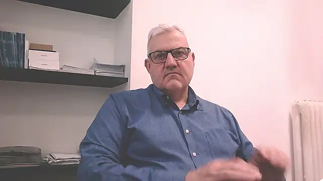 Snapshot of Diegoriv71 chatting on 03-10-26, 10:20 Diegoriv71 online show from 03-10-26, 10:20