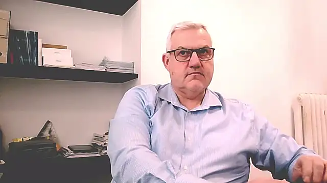 Snapshot of Diegoriv71 chatting on 03-31-26, 11:43 Diegoriv71 online show from 03-31-26, 11:43