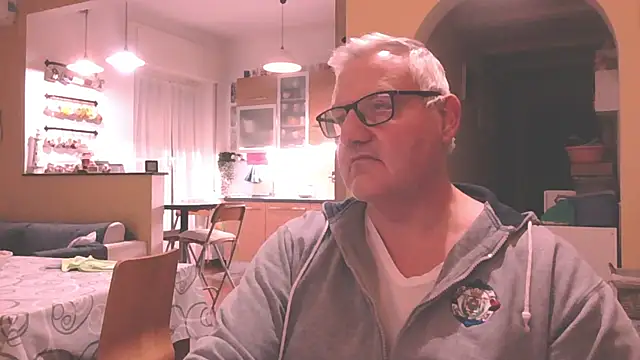 Snapshot of Diegoriv71 chatting on 04-03-26, 09:57 Diegoriv71 online show from 04-03-26, 09:57