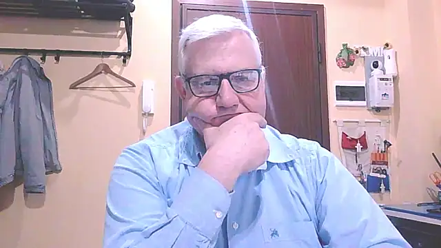 Snapshot of Diegoriv71 chatting on 04-10-26, 10:09 Diegoriv71 online show from 04-10-26, 10:09