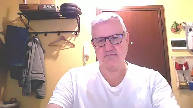 Snapshot of Diegoriv71 chatting on 04-17-26, 06:16 Diegoriv71 online show from 04-17-26, 06:16