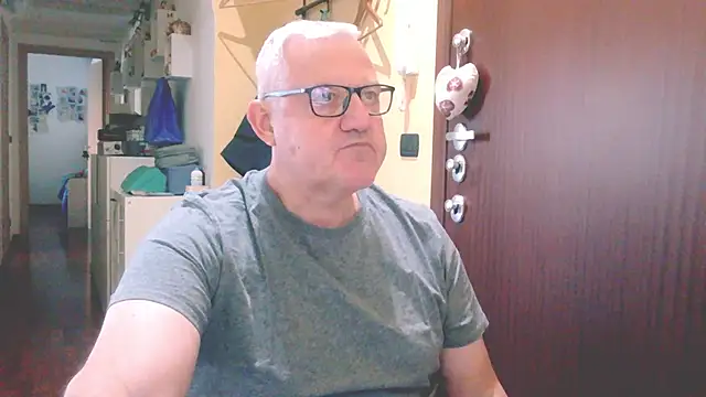 Snapshot of Diegoriv71 chatting on 05-07-26, 04:56 Diegoriv71 online show from 05-07-26, 04:56