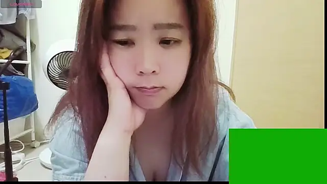 Snapshot of kim1010holiday chatting on 03-05-26, 06:37 kim1010holiday online show from 03-05-26, 06:37