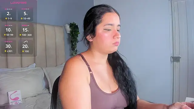 Amber Smitt19 online show from 10-30-25, 04:52