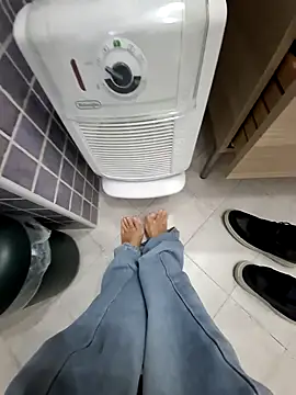 Piediniecollant online show from 11-04-25, 06:56