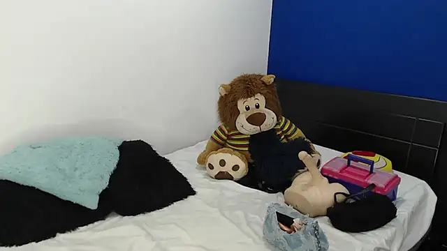 EmmilyConnor online show from 05-11-26, 02:45
