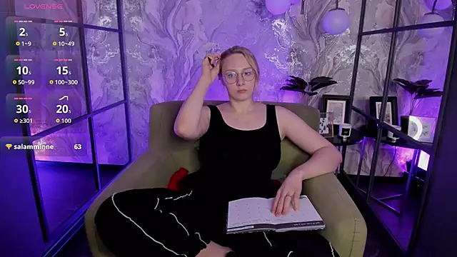 Snapshot of Liana_Ln chatting on 11-30-25, 03:43 Liana Ln online show from 11-30-25, 03:43