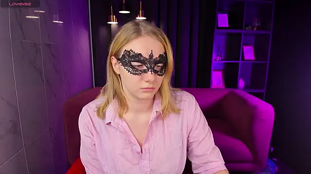 Snapshot of Liana_Ln chatting on 01-19-26, 03:16 Liana Ln online show from 01-19-26, 03:16