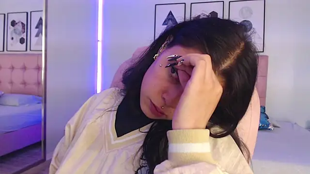 KikiVelvet online show from 01-07-26, 08:00