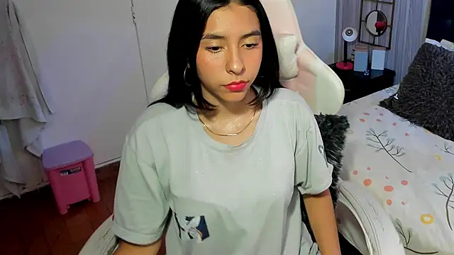 Snapshot of shirley_sweet_ chatting on 10-31-25, 07:48 shirley sweet  online show from 10-31-25, 07:48