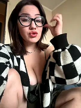 Snapshot of SashaNami chatting on 11-05-25, 08:25 SashaNami online show from 11-05-25, 08:25