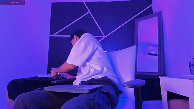 Snapshot of LIAM_STONNE_ chatting on 10-31-25, 08:21 LIAM STONNE online show from 10-31-25, 08:21