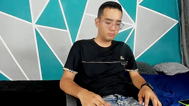 Snapshot of kenny_boy23 chatting on 10-28-25, 07:16 kenny boy23 online show from 10-28-25, 07:16