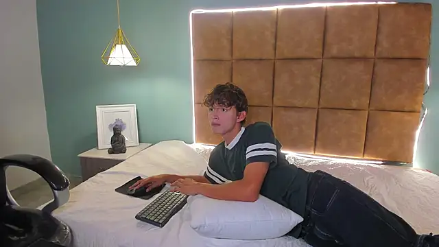 NicolasFerrer18 online show from 11-09-25, 07:34